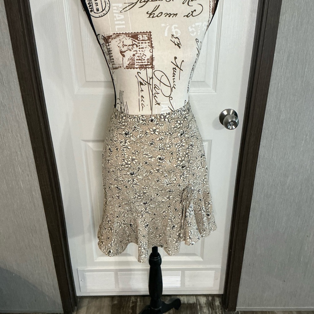 Max Studio Fit and Flare Mini Skirt in Cream and Black